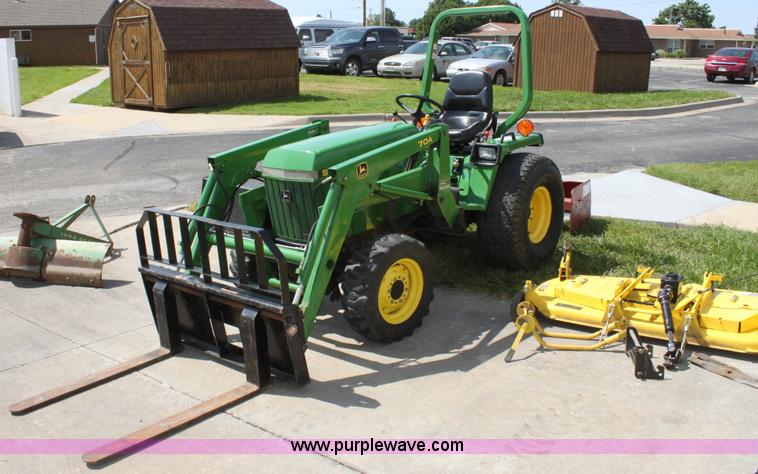 image for item D7972 1996 John Deere 955 tractor