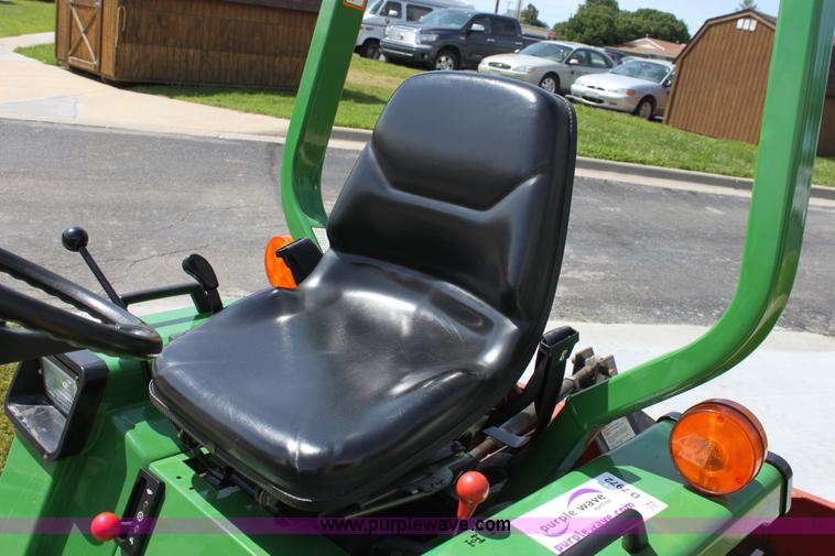 image for item D7972 1996 John Deere 955 tractor