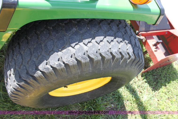 image for item D7972 1996 John Deere 955 tractor