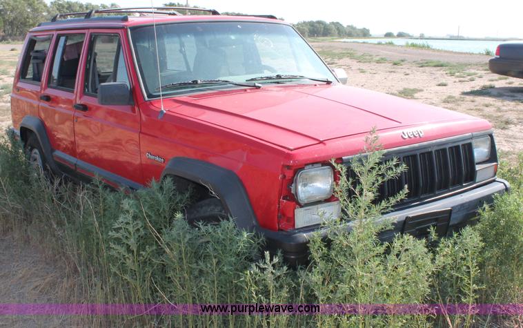image for item L9903 1984 Jeep Cherokee Sport SUV
