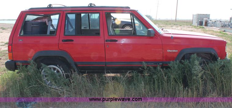 image for item L9903 1984 Jeep Cherokee Sport SUV