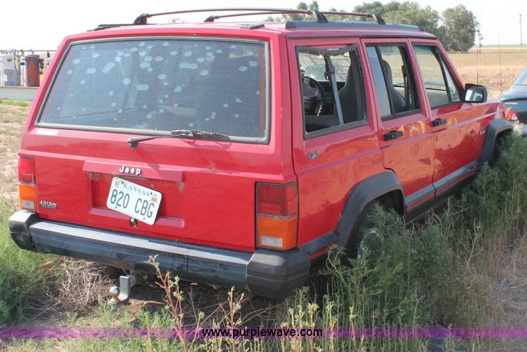 image for item L9903 1984 Jeep Cherokee Sport SUV