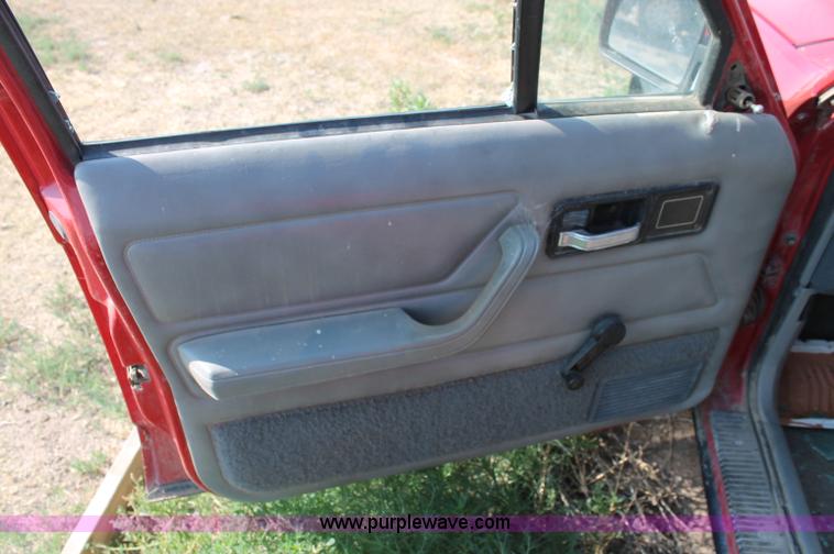 image for item L9903 1984 Jeep Cherokee Sport SUV