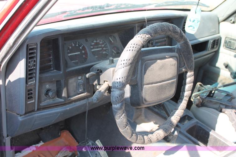 image for item L9903 1984 Jeep Cherokee Sport SUV