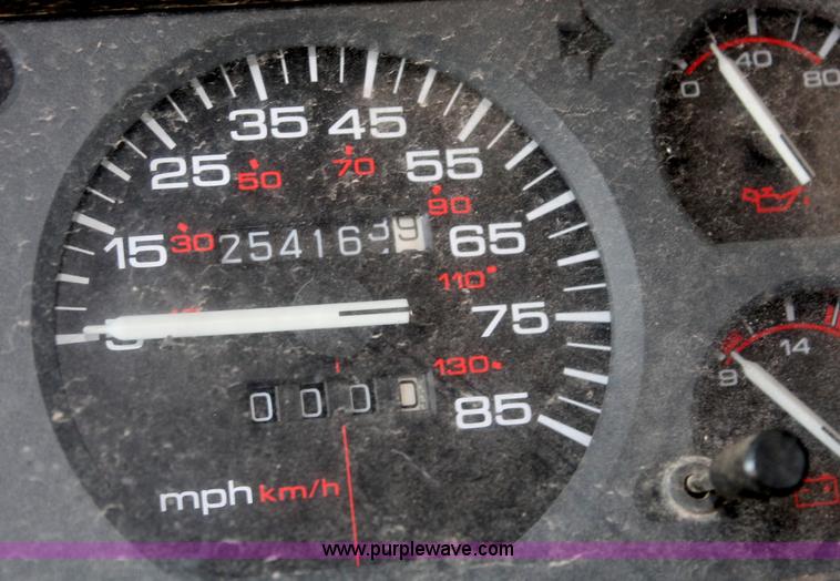 image for item L9903 1984 Jeep Cherokee Sport SUV