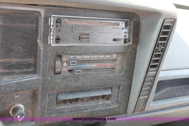 image for item L9903 1984 Jeep Cherokee Sport SUV