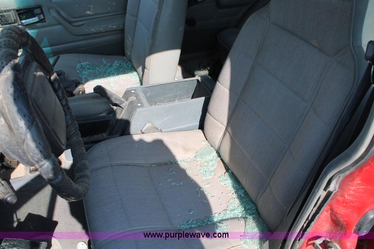 image for item L9903 1984 Jeep Cherokee Sport SUV