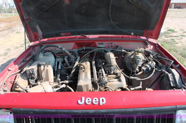 image for item L9903 1984 Jeep Cherokee Sport SUV