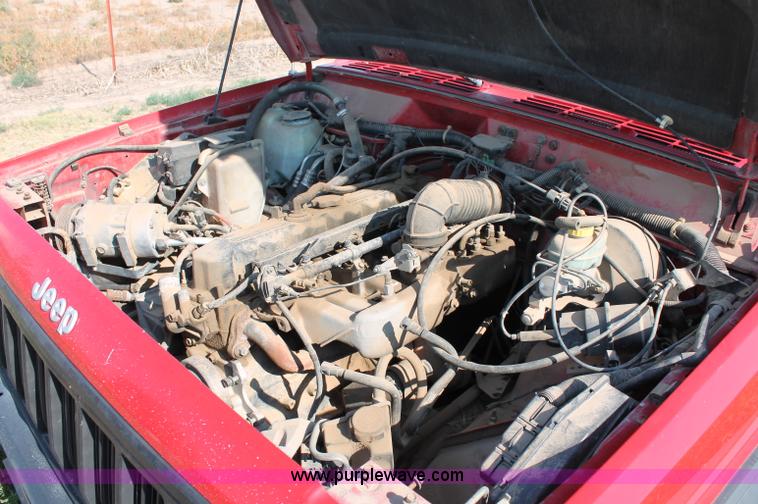 image for item L9903 1984 Jeep Cherokee Sport SUV