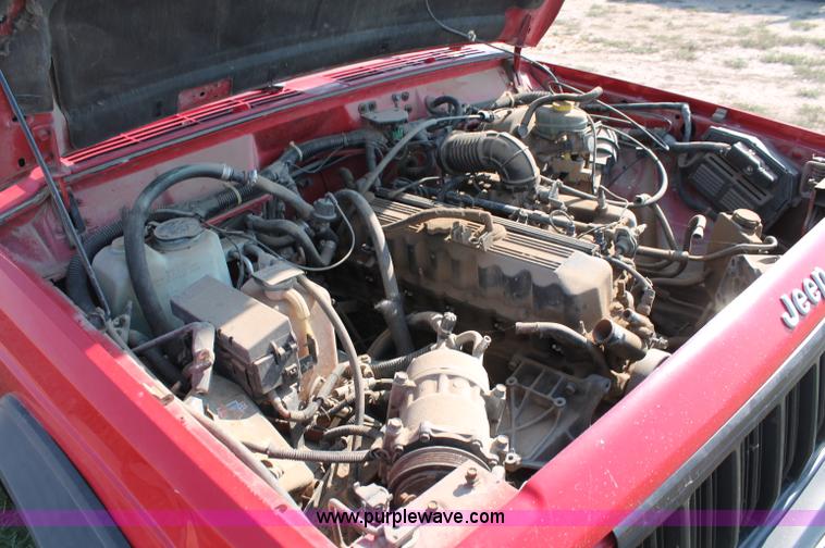 image for item L9903 1984 Jeep Cherokee Sport SUV