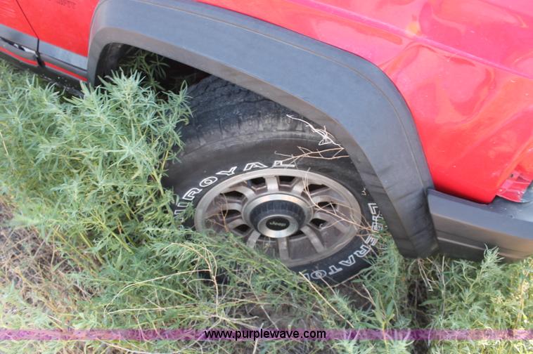 image for item L9903 1984 Jeep Cherokee Sport SUV