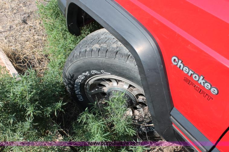 image for item L9903 1984 Jeep Cherokee Sport SUV