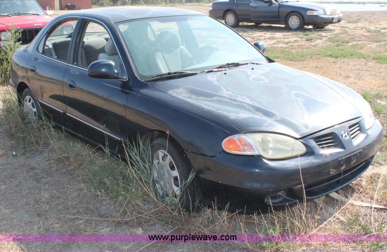 image for item L9904 2000 Hyundai Elantra