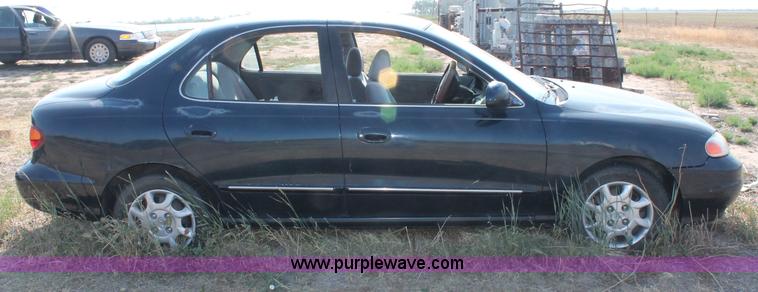 image for item L9904 2000 Hyundai Elantra