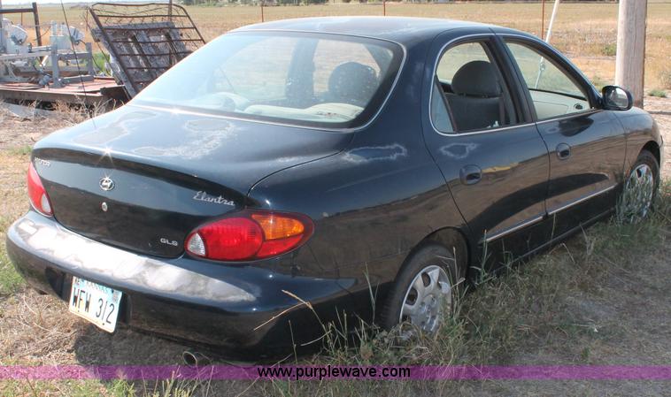 image for item L9904 2000 Hyundai Elantra