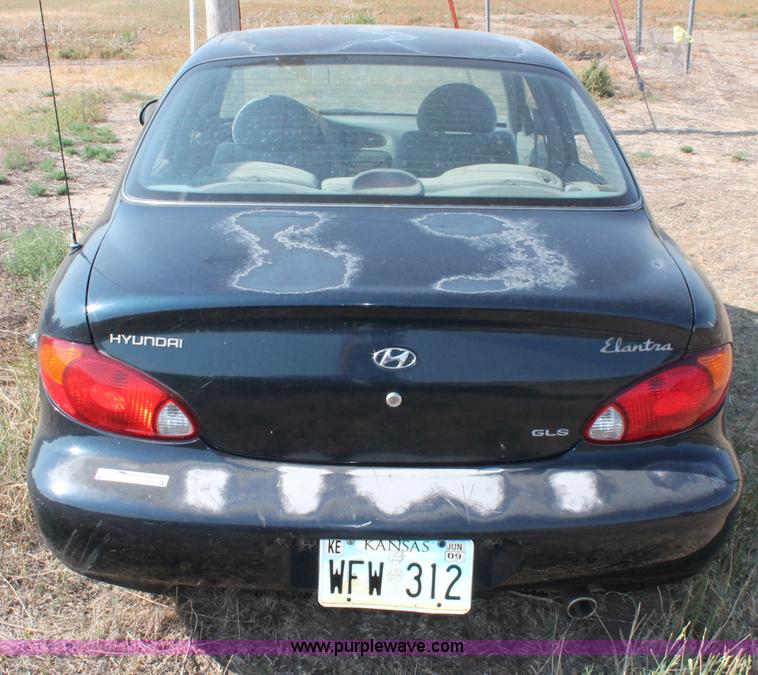 image for item L9904 2000 Hyundai Elantra