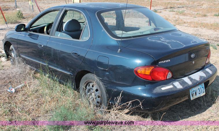 image for item L9904 2000 Hyundai Elantra