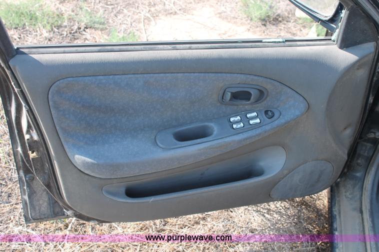 image for item L9904 2000 Hyundai Elantra
