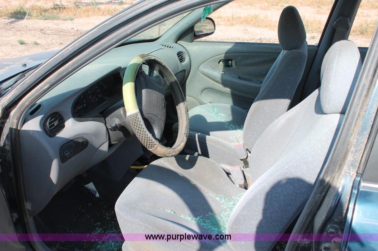 image for item L9904 2000 Hyundai Elantra