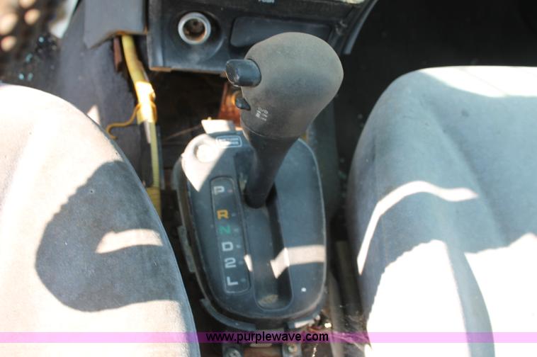 image for item L9904 2000 Hyundai Elantra