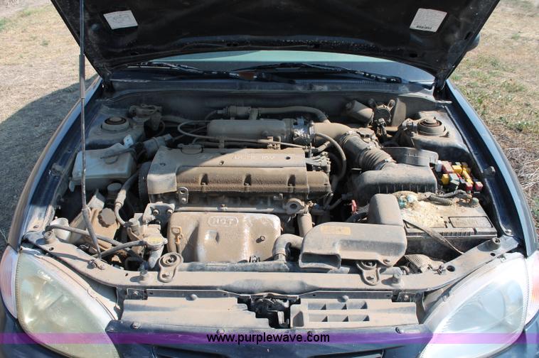 image for item L9904 2000 Hyundai Elantra