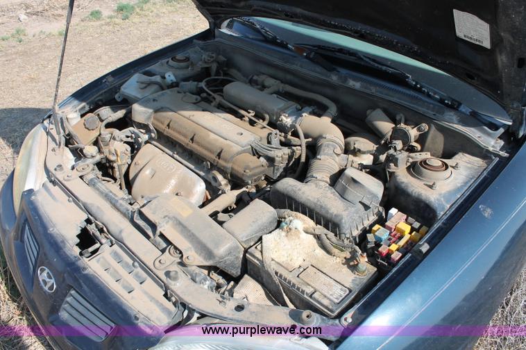 image for item L9904 2000 Hyundai Elantra