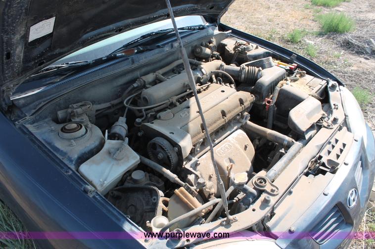 image for item L9904 2000 Hyundai Elantra