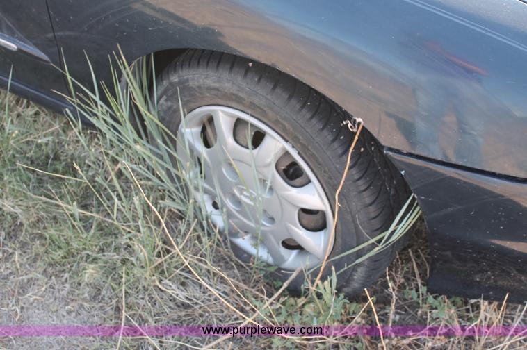 image for item L9904 2000 Hyundai Elantra