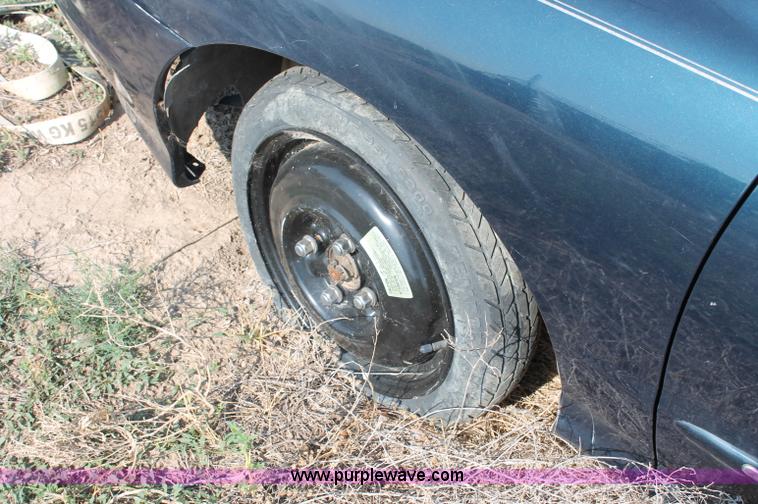 image for item L9904 2000 Hyundai Elantra