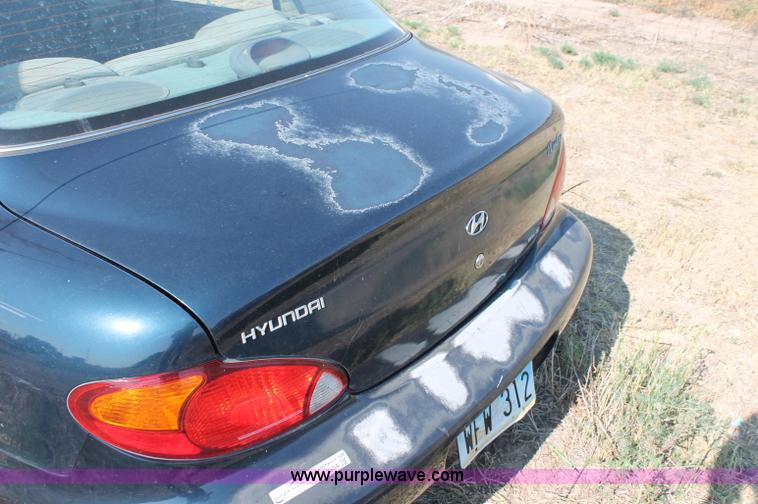 image for item L9904 2000 Hyundai Elantra