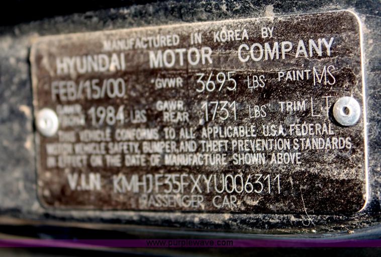 image for item L9904 2000 Hyundai Elantra