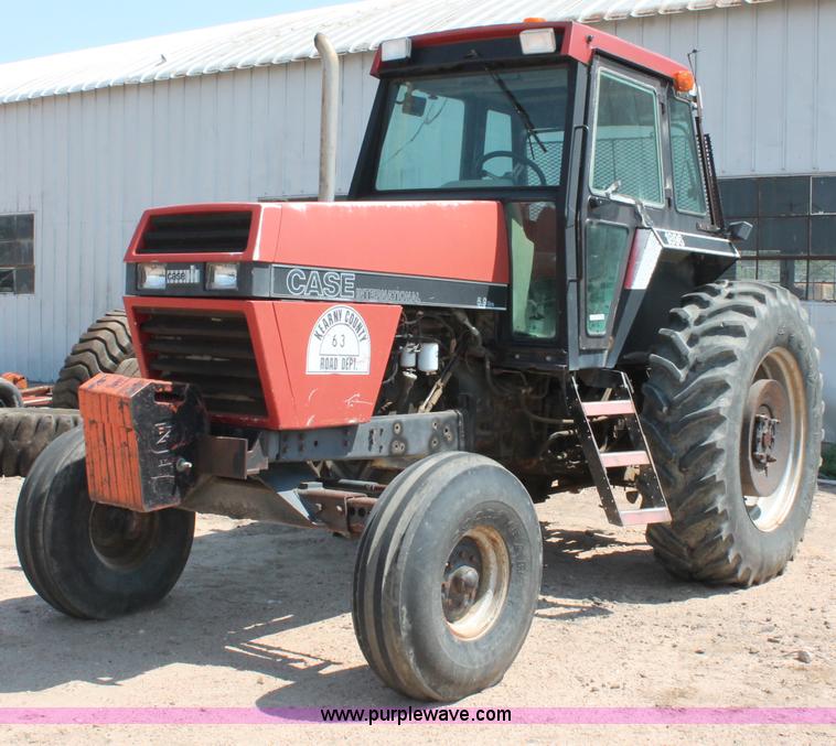 image for item L9915 1987 Case IH Harvester 1896 tractor