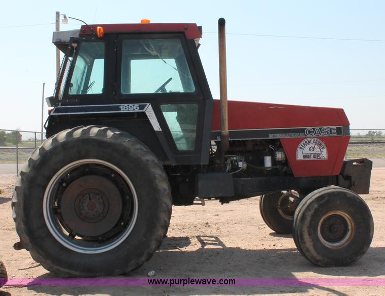 image for item L9915 1987 Case IH Harvester 1896 tractor