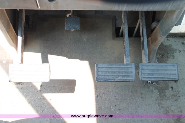 image for item L9915 1987 Case IH Harvester 1896 tractor