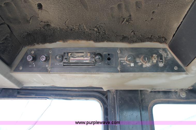 image for item L9915 1987 Case IH Harvester 1896 tractor