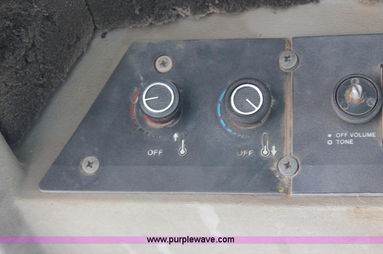 image for item L9915 1987 Case IH Harvester 1896 tractor