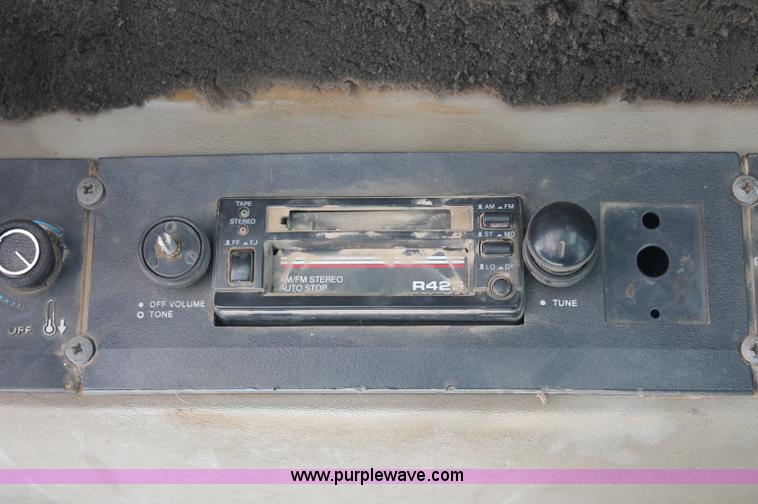 image for item L9915 1987 Case IH Harvester 1896 tractor