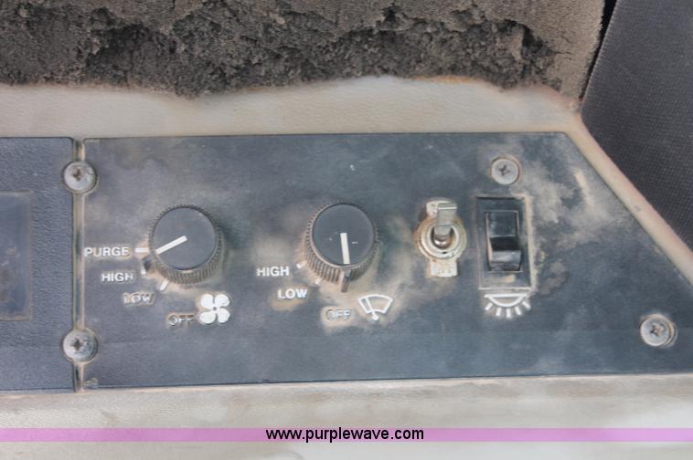 image for item L9915 1987 Case IH Harvester 1896 tractor