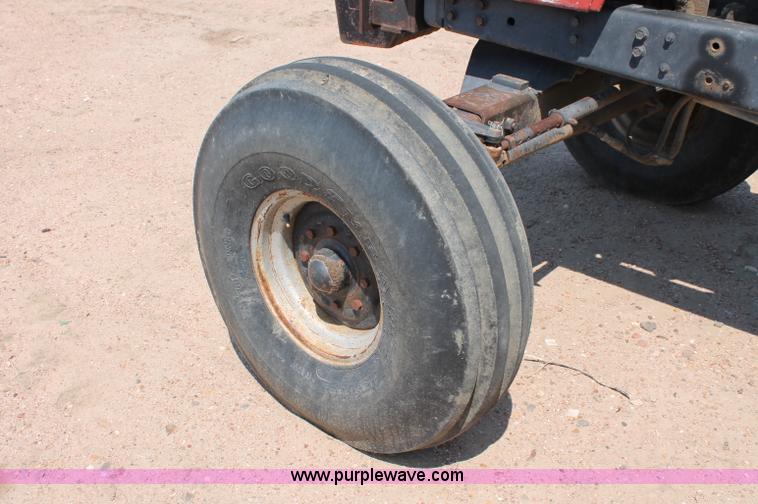 image for item L9915 1987 Case IH Harvester 1896 tractor