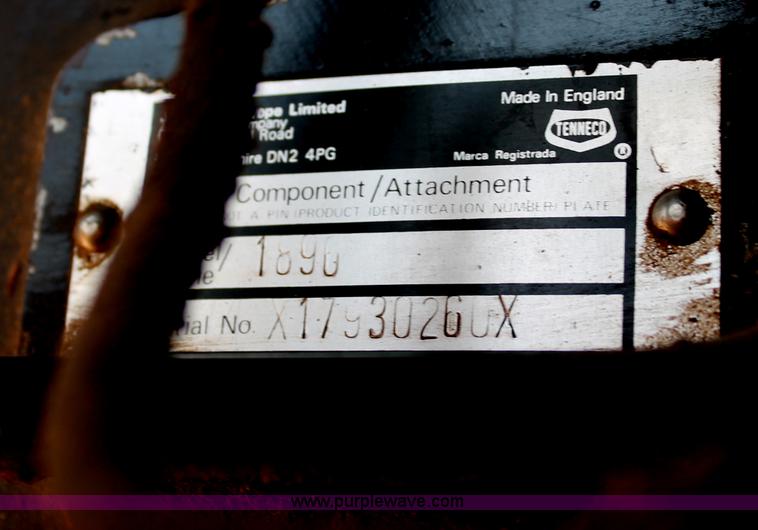 image for item L9915 1987 Case IH Harvester 1896 tractor