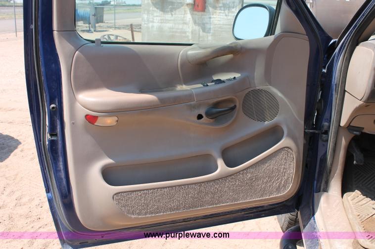 image for item L9916 1997 Ford F150 XLT SuperCab pickup truck