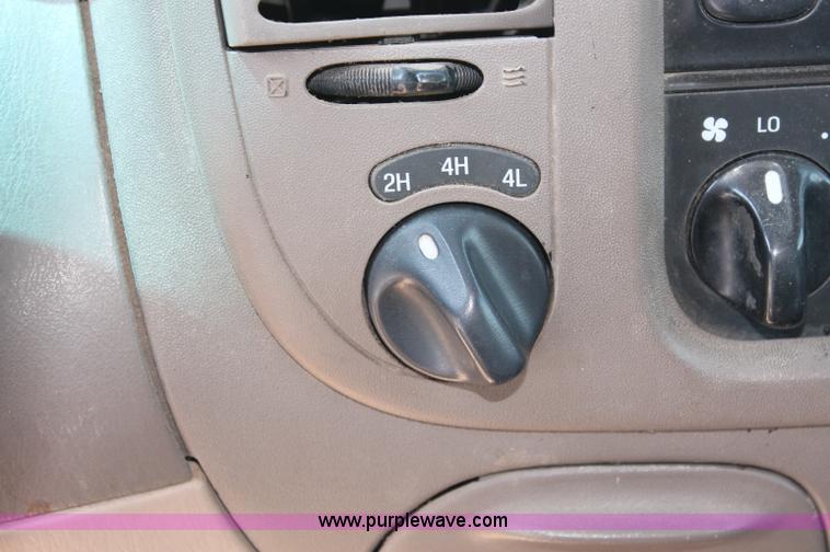 image for item L9916 1997 Ford F150 XLT SuperCab pickup truck