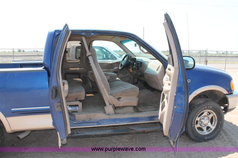 image for item L9916 1997 Ford F150 XLT SuperCab pickup truck