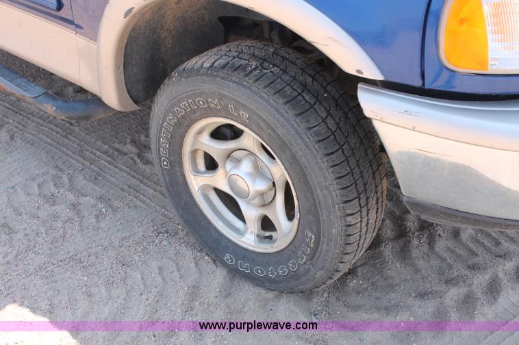 image for item L9916 1997 Ford F150 XLT SuperCab pickup truck