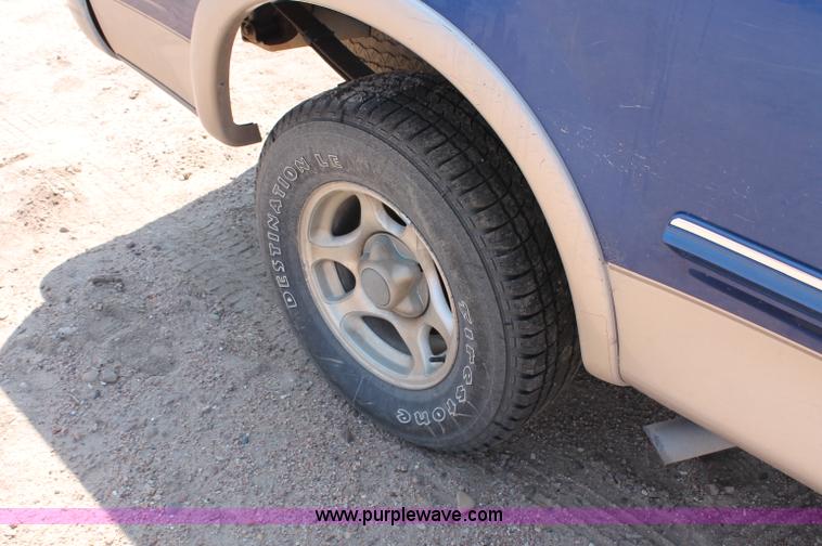 image for item L9916 1997 Ford F150 XLT SuperCab pickup truck