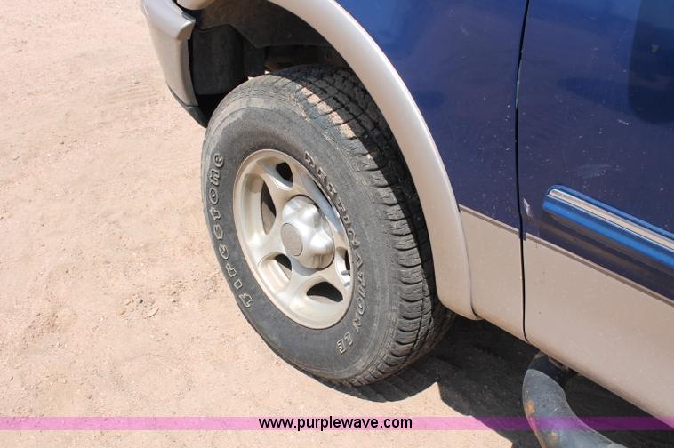 image for item L9916 1997 Ford F150 XLT SuperCab pickup truck