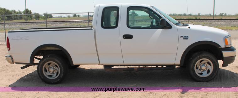 image for item L9917 2000 Ford F150 XL SuperCab pickup truck