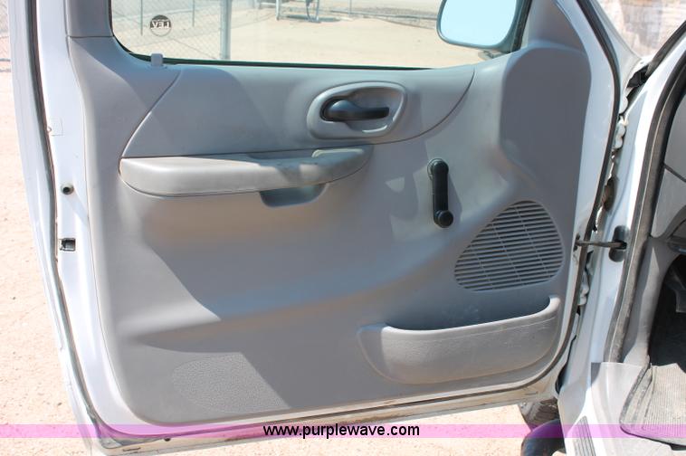 image for item L9917 2000 Ford F150 XL SuperCab pickup truck