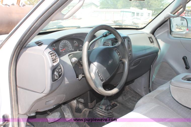 image for item L9917 2000 Ford F150 XL SuperCab pickup truck