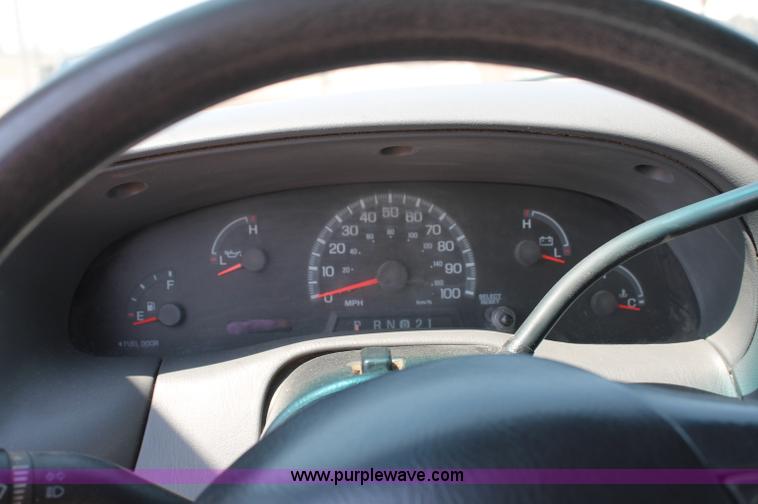 image for item L9917 2000 Ford F150 XL SuperCab pickup truck